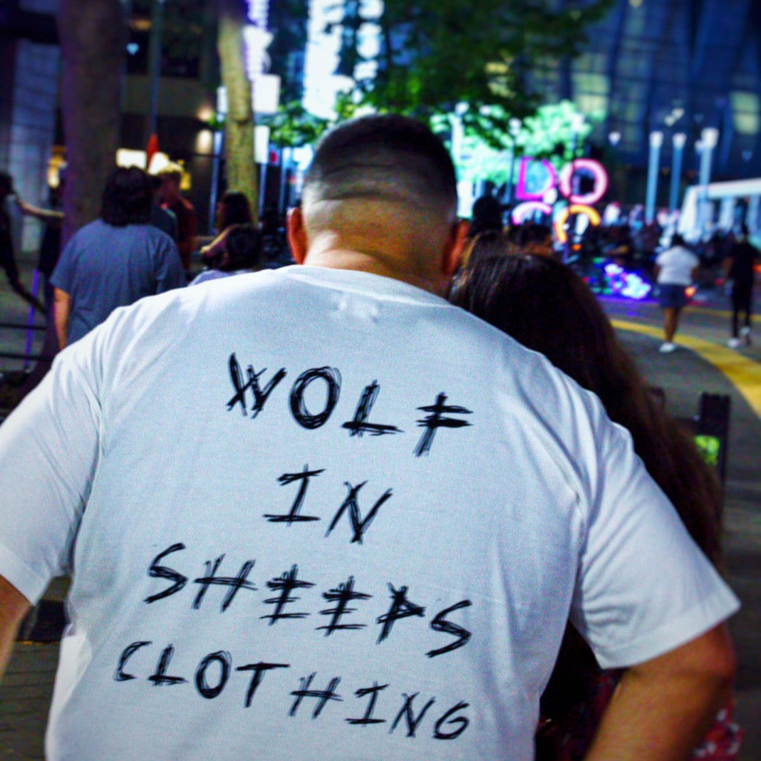 Wolf Tee